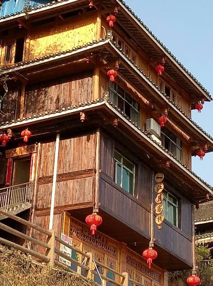 三江一江月客栈()