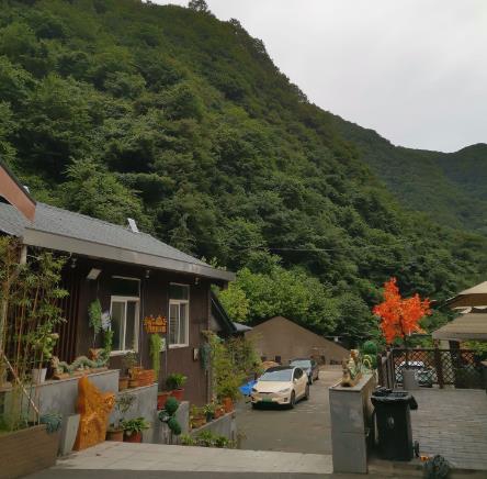 耿峪沟金椅子艺术山庄