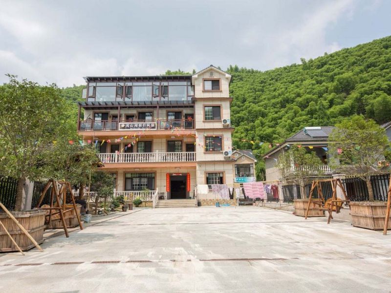 安吉云上草原阅山湖假日民宿