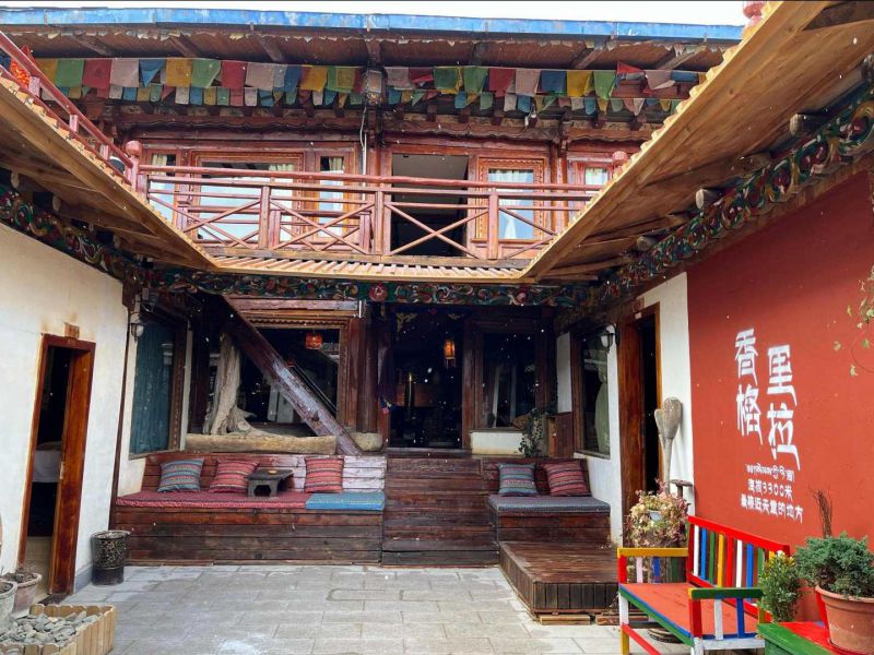 独克宗古城小扣柴扉客栈()