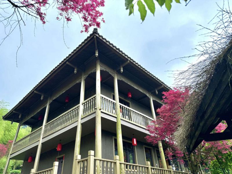 云冰山大桥客栈()